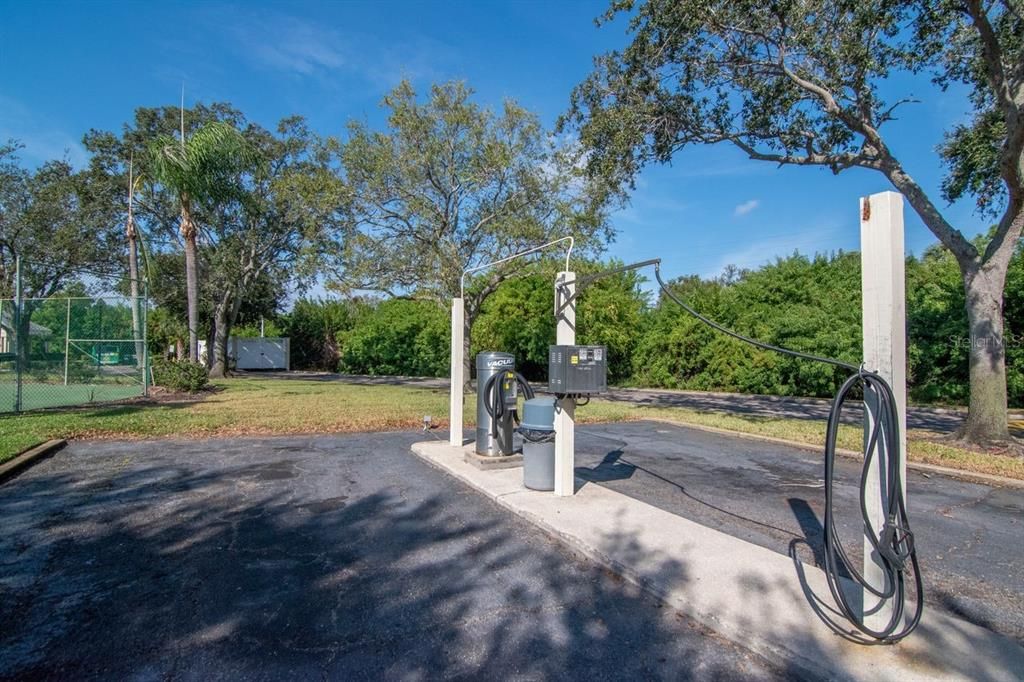 For Sale: $185,000 (2 beds, 2 baths, 935 Square Feet)