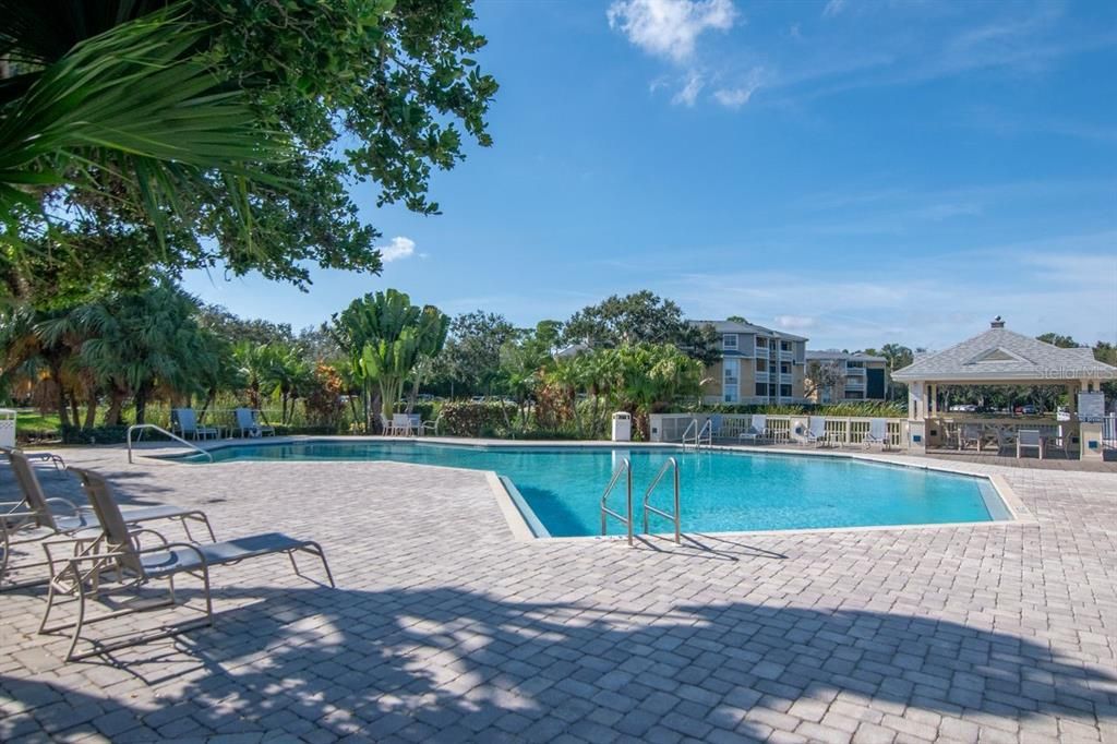 For Sale: $185,000 (2 beds, 2 baths, 935 Square Feet)