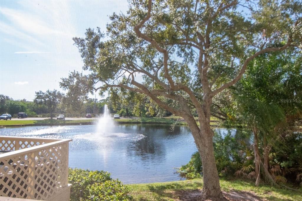 For Sale: $185,000 (2 beds, 2 baths, 935 Square Feet)