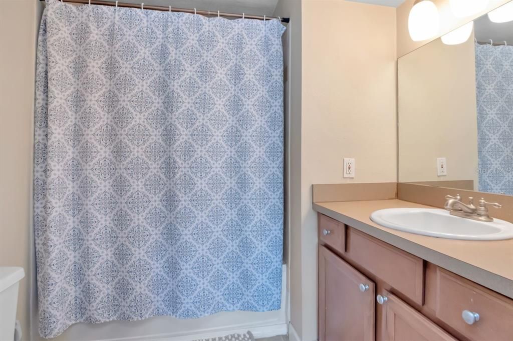 For Sale: $185,000 (2 beds, 2 baths, 935 Square Feet)