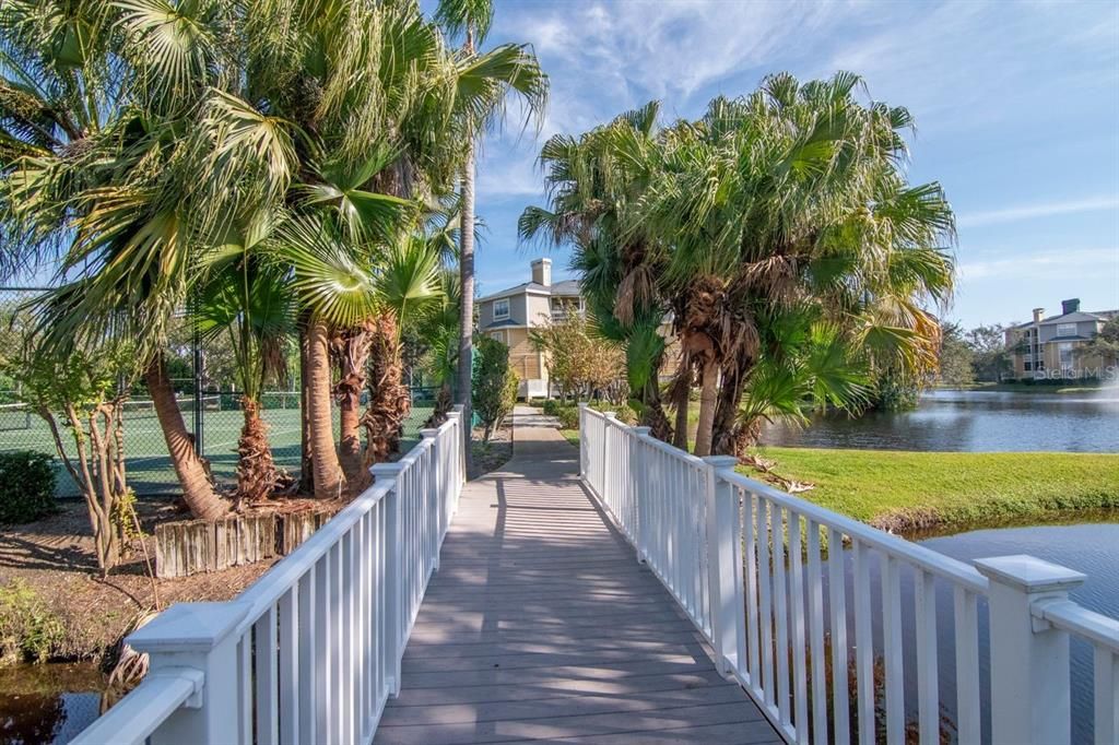 For Sale: $185,000 (2 beds, 2 baths, 935 Square Feet)