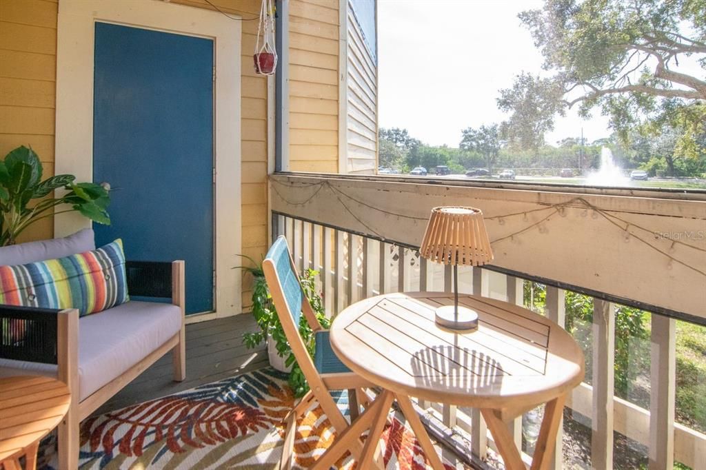 For Sale: $185,000 (2 beds, 2 baths, 935 Square Feet)