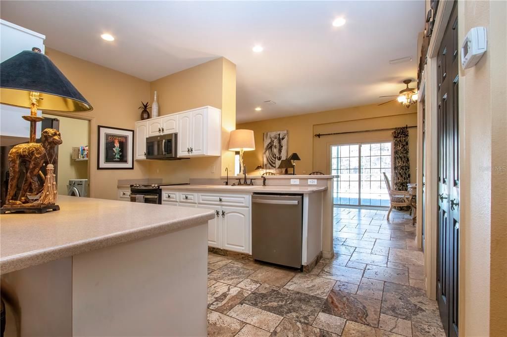 En Venta: $599,000 (3 camas, 3 baños, 2963 Pies cuadrados)