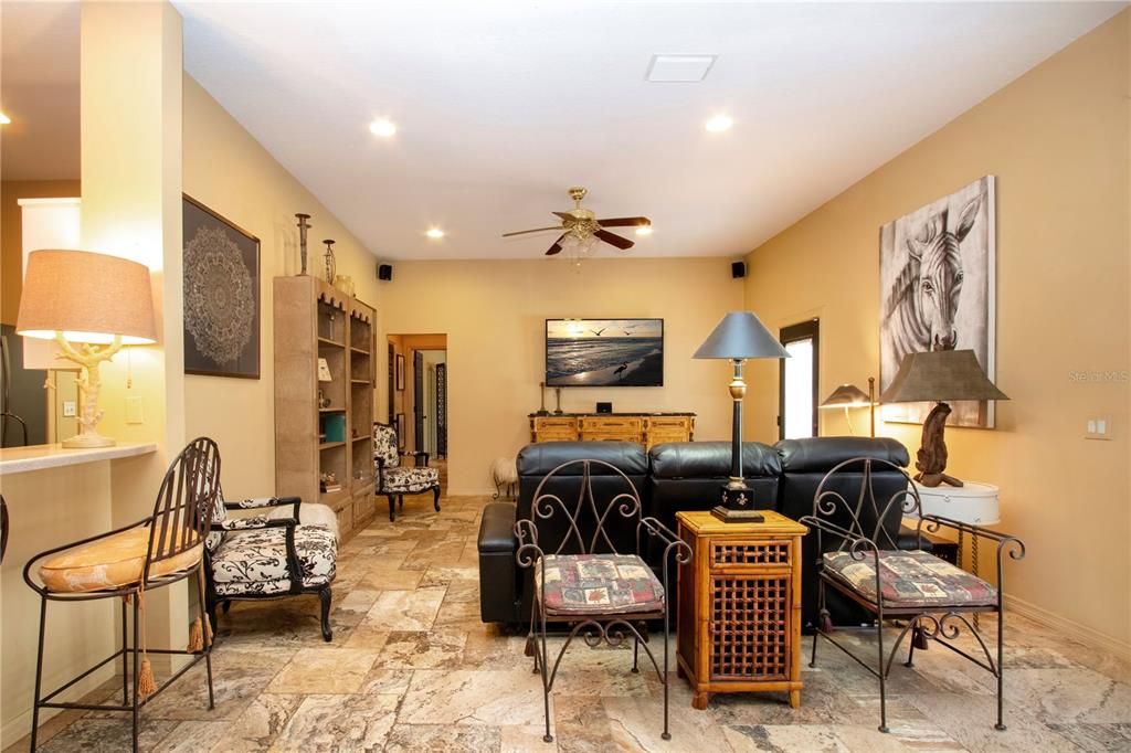 En Venta: $599,000 (3 camas, 3 baños, 2963 Pies cuadrados)