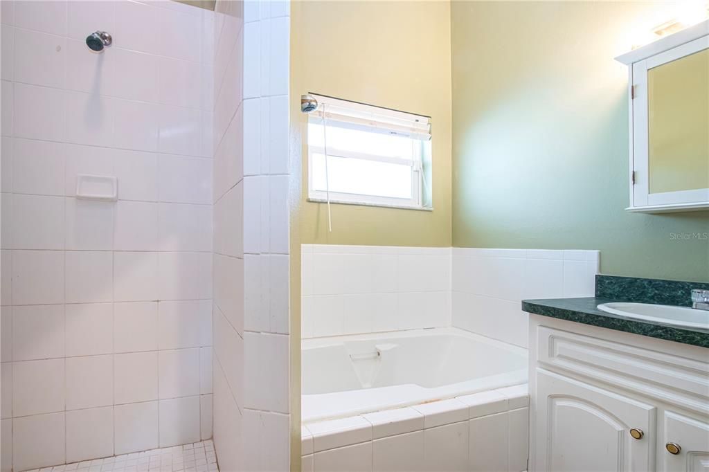 En Venta: $599,000 (3 camas, 3 baños, 2963 Pies cuadrados)