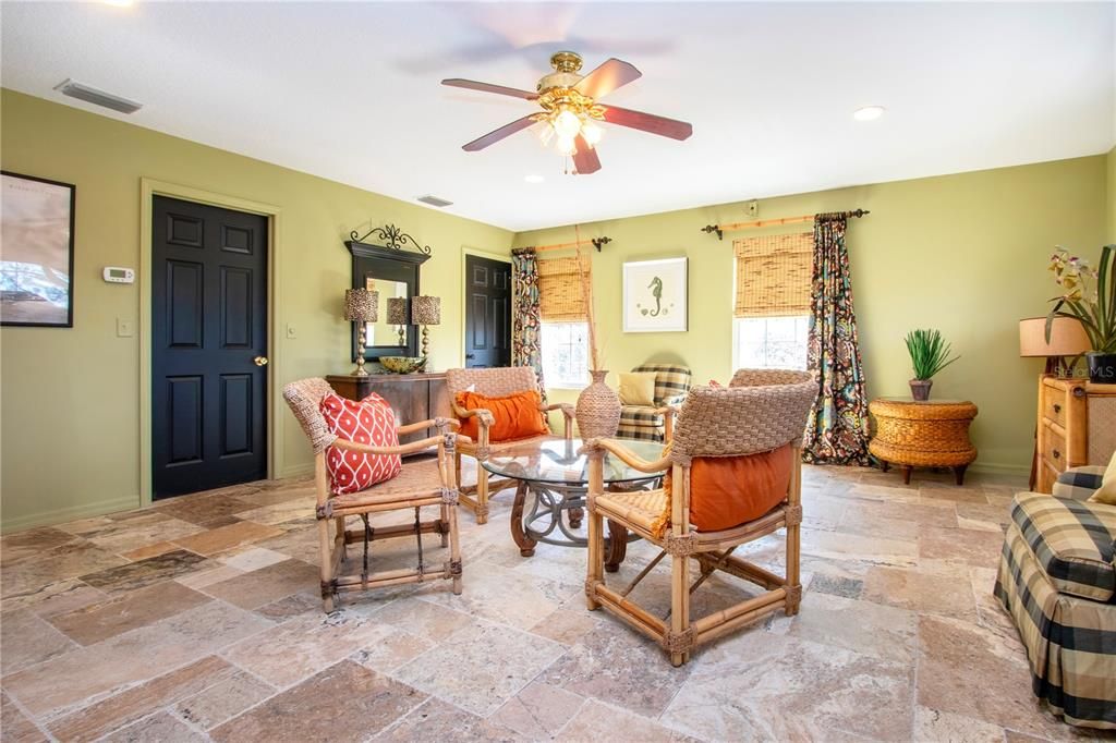 En Venta: $599,000 (3 camas, 3 baños, 2963 Pies cuadrados)