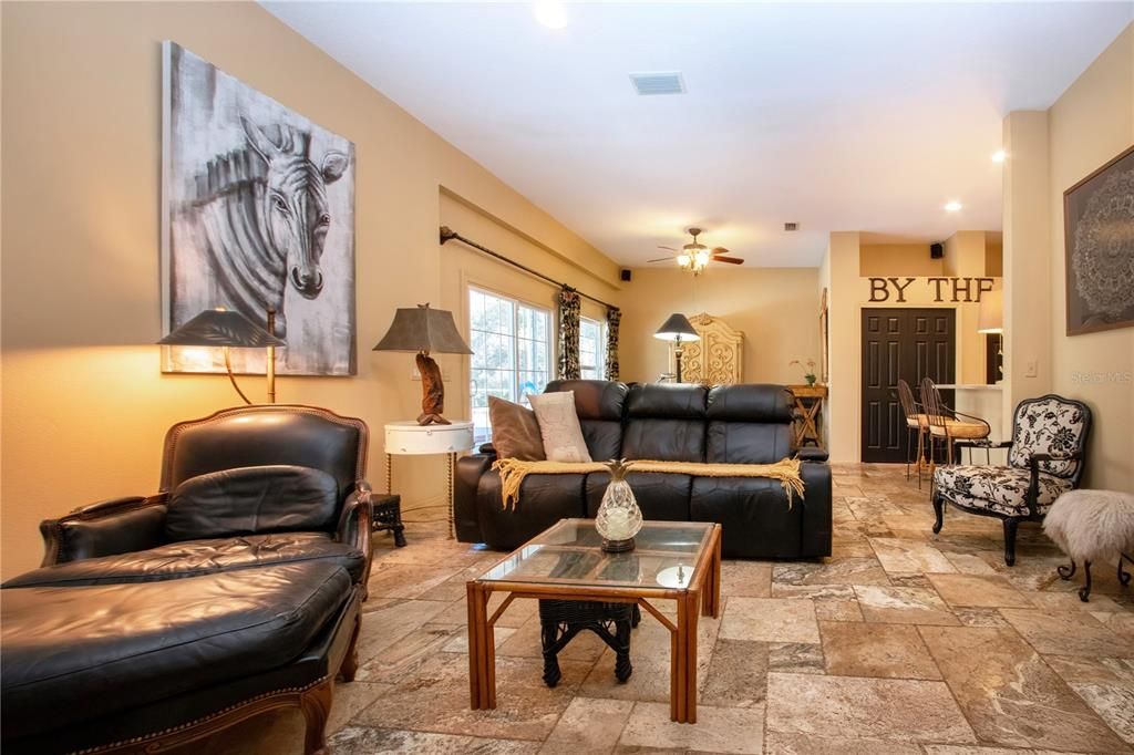 En Venta: $599,000 (3 camas, 3 baños, 2963 Pies cuadrados)