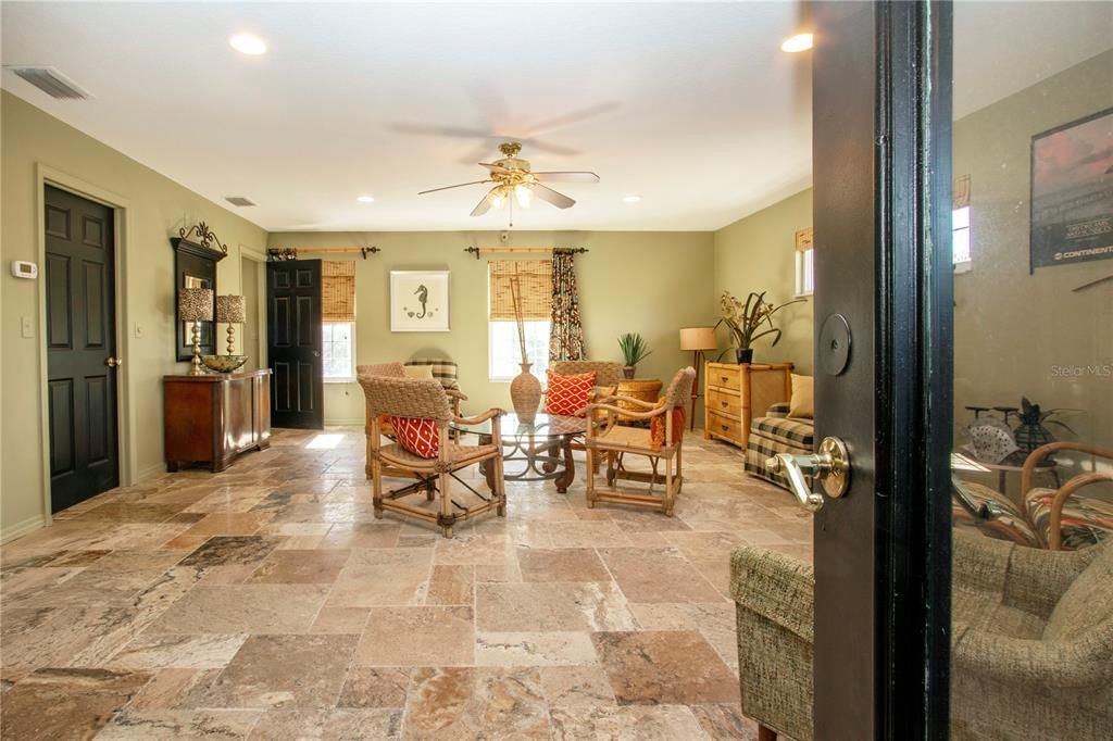 En Venta: $599,000 (3 camas, 3 baños, 2963 Pies cuadrados)