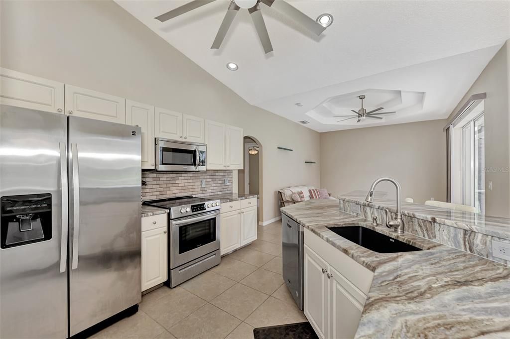 На продажу: $419,000 (3 спален, 2 ванн, 2047 Квадратных фут)