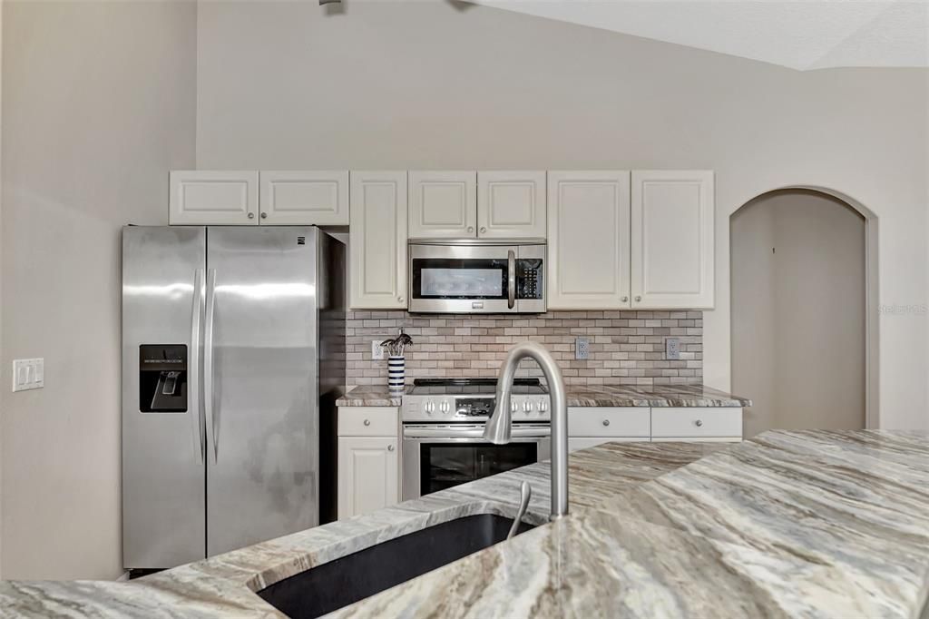 На продажу: $419,000 (3 спален, 2 ванн, 2047 Квадратных фут)