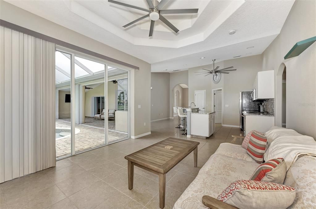 На продажу: $419,000 (3 спален, 2 ванн, 2047 Квадратных фут)