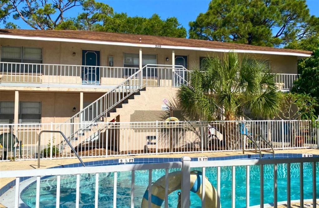 出租: $1,320 (2 贝兹, 1 浴室, 740 平方英尺)