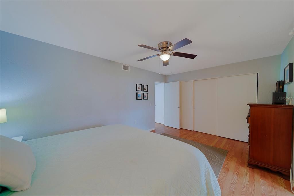 На продажу: $115,000 (1 спален, 1 ванн, 800 Квадратных фут)