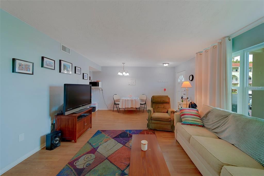 На продажу: $115,000 (1 спален, 1 ванн, 800 Квадратных фут)