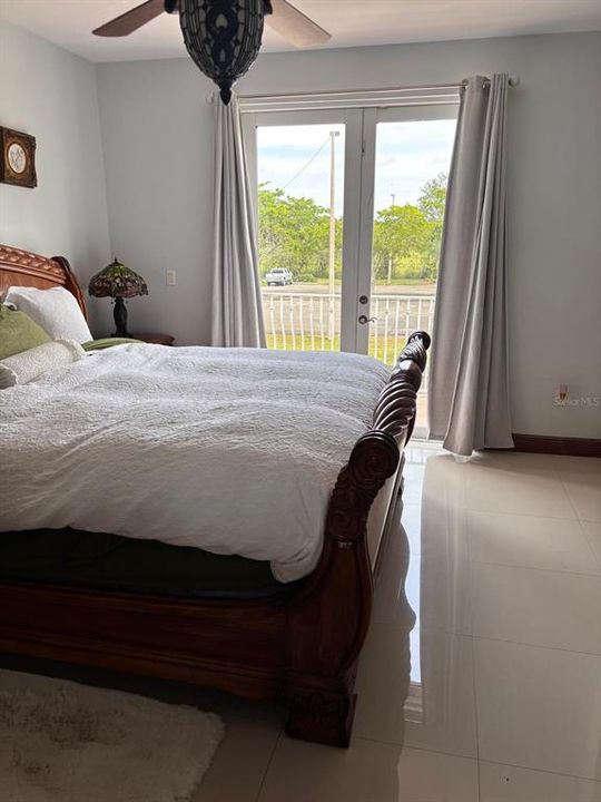 For Rent: $4,999 (5 beds, 3 baths, 2598 Square Feet)