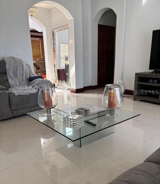 For Rent: $4,999 (5 beds, 3 baths, 2598 Square Feet)