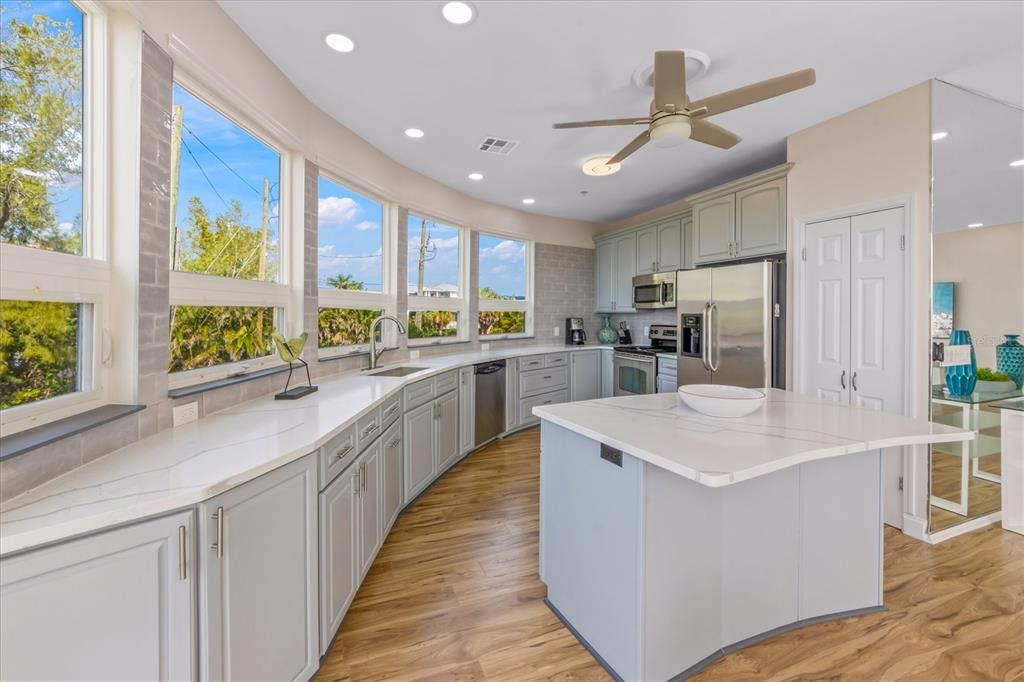 For Sale: $2,395,000 (2 beds, 2 baths, 1398 Square Feet)