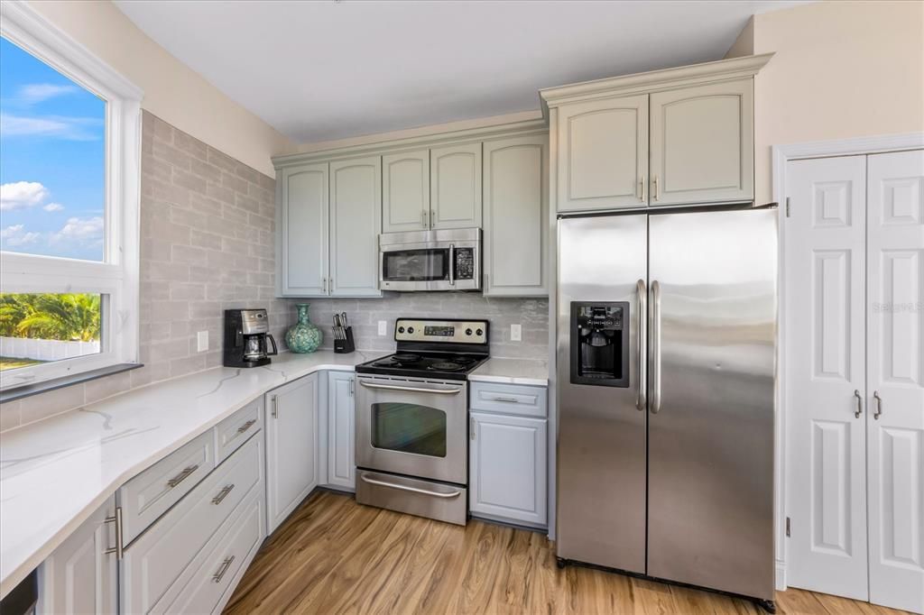 For Sale: $2,395,000 (2 beds, 2 baths, 1398 Square Feet)