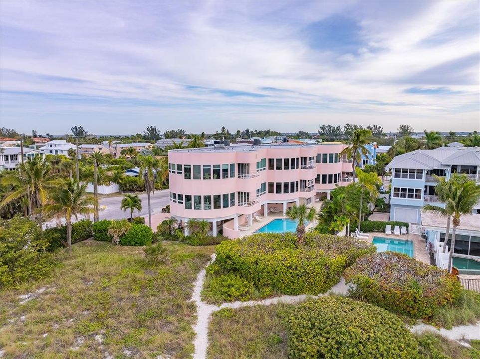 For Sale: $2,395,000 (2 beds, 2 baths, 1398 Square Feet)