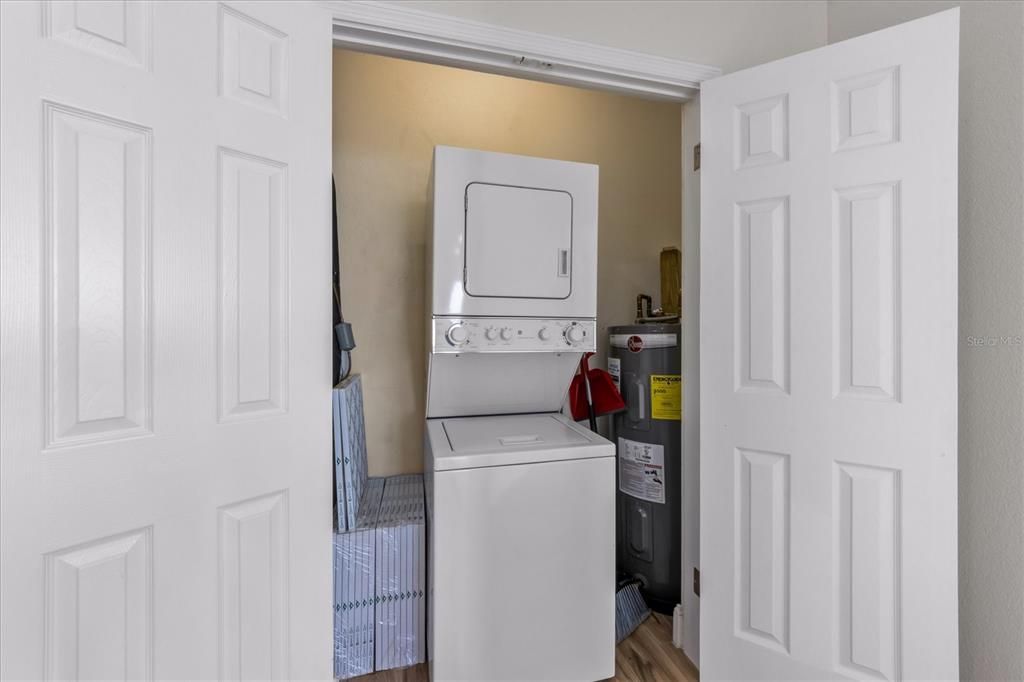 For Sale: $2,395,000 (2 beds, 2 baths, 1398 Square Feet)