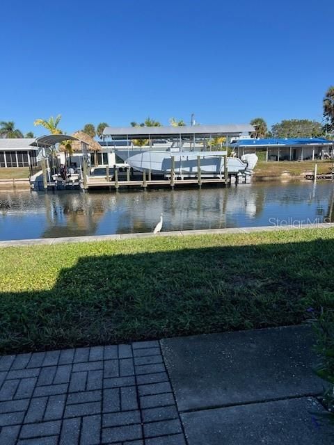 For Sale: $299,000 (2 beds, 2 baths, 1078 Square Feet)