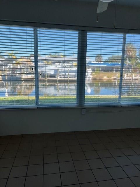 For Sale: $299,000 (2 beds, 2 baths, 1078 Square Feet)