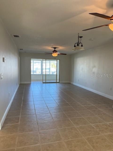 For Sale: $299,000 (2 beds, 2 baths, 1078 Square Feet)