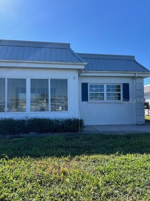 For Sale: $299,000 (2 beds, 2 baths, 1078 Square Feet)