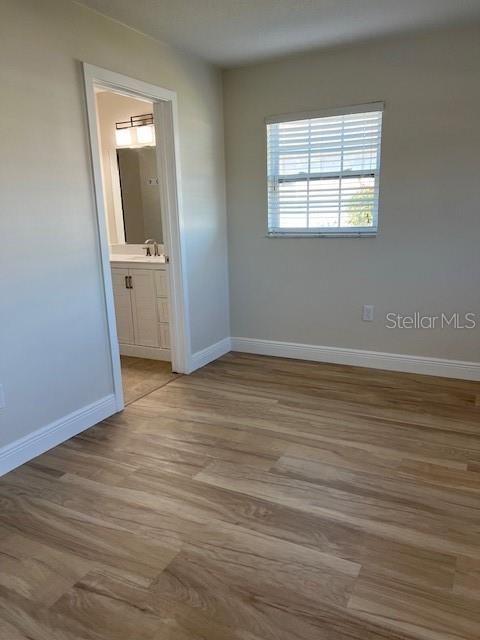 For Sale: $299,000 (2 beds, 2 baths, 1078 Square Feet)