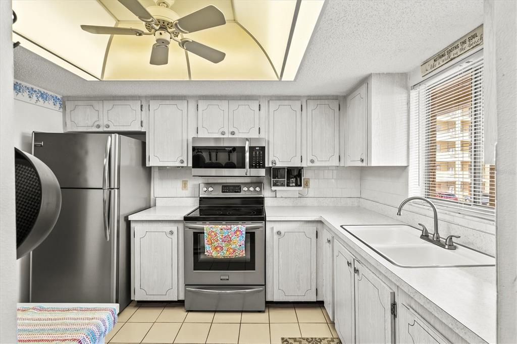 На продажу: $135,900 (2 спален, 2 ванн, 1144 Квадратных фут)