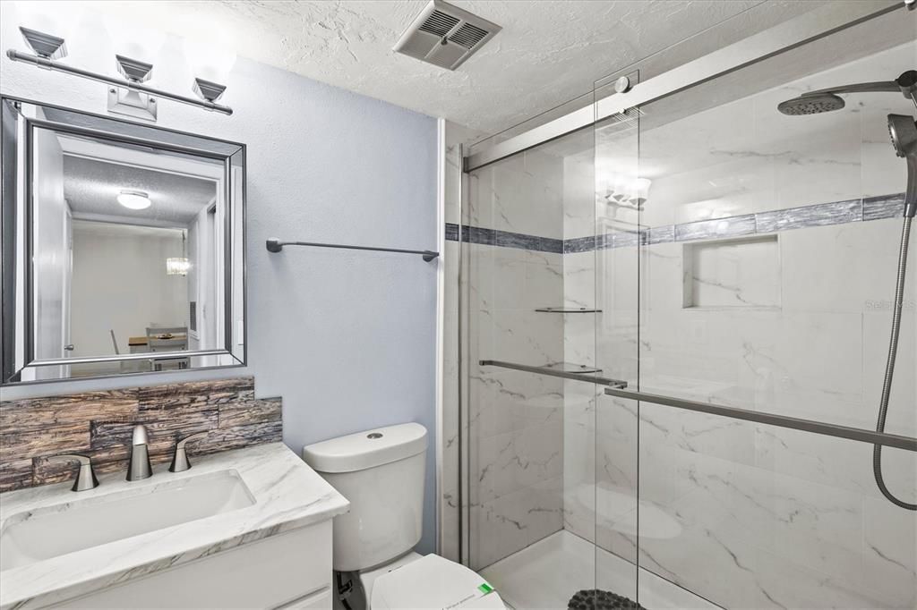 На продажу: $135,900 (2 спален, 2 ванн, 1144 Квадратных фут)