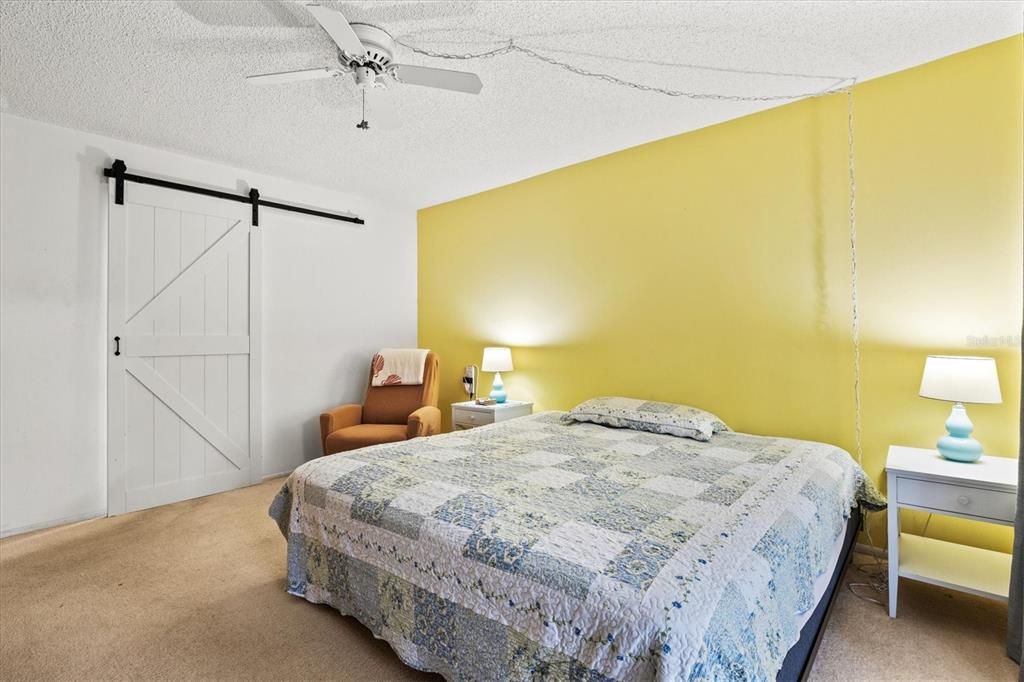 На продажу: $135,900 (2 спален, 2 ванн, 1144 Квадратных фут)