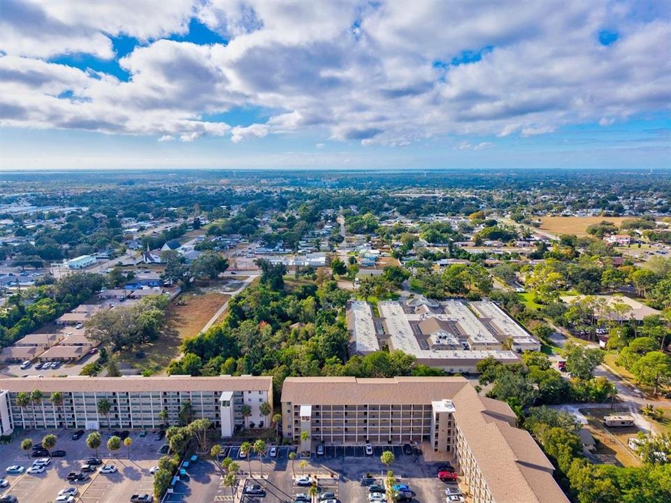 На продажу: $135,900 (2 спален, 2 ванн, 1144 Квадратных фут)