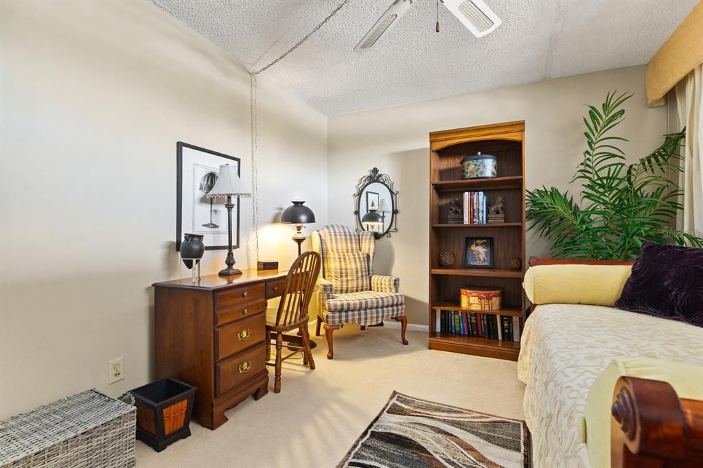 待售: $135,000 (2 贝兹, 2 浴室, 1050 平方英尺)