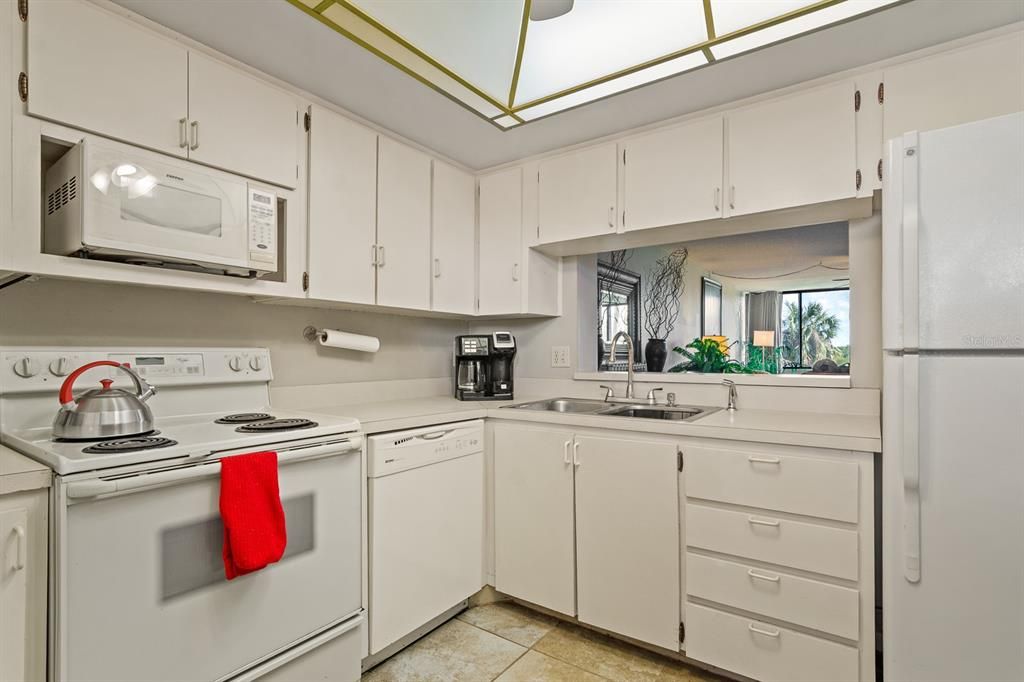 待售: $135,000 (2 贝兹, 2 浴室, 1050 平方英尺)