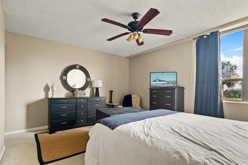 待售: $135,000 (2 贝兹, 2 浴室, 1050 平方英尺)