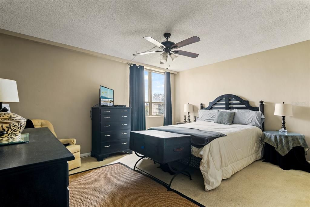 待售: $135,000 (2 贝兹, 2 浴室, 1050 平方英尺)