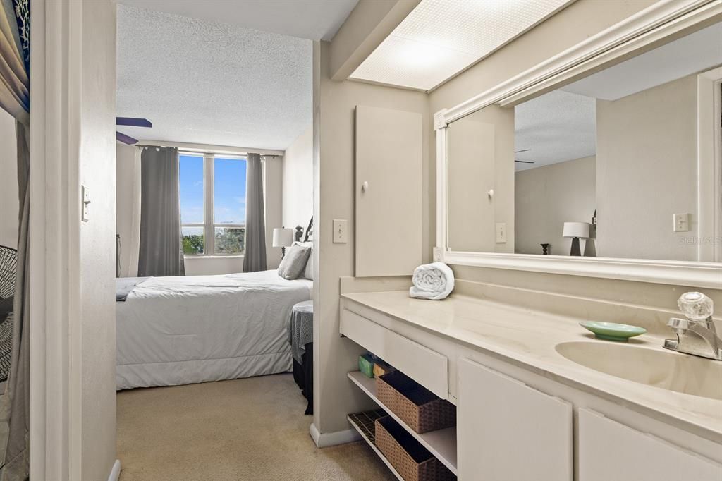 待售: $135,000 (2 贝兹, 2 浴室, 1050 平方英尺)