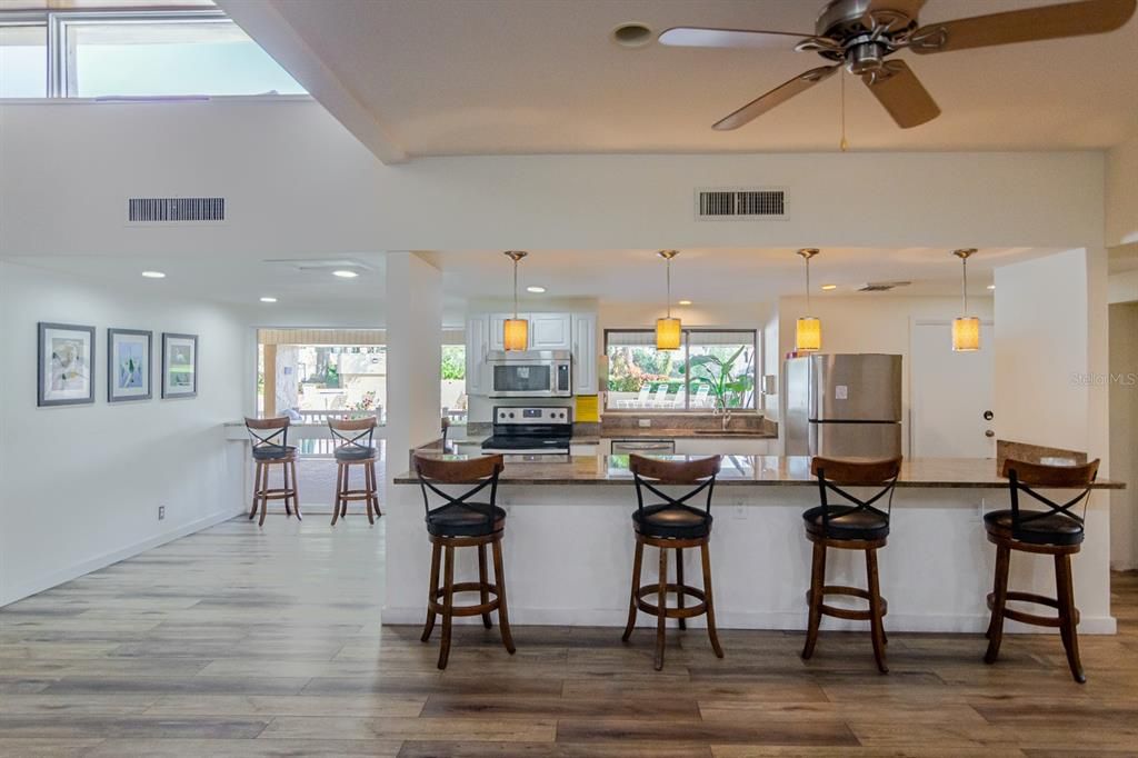 待售: $135,000 (2 贝兹, 2 浴室, 1050 平方英尺)