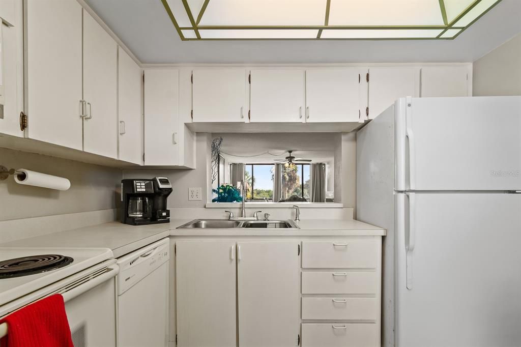 待售: $135,000 (2 贝兹, 2 浴室, 1050 平方英尺)