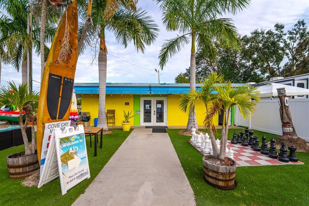 待售: $135,000 (2 贝兹, 2 浴室, 1050 平方英尺)