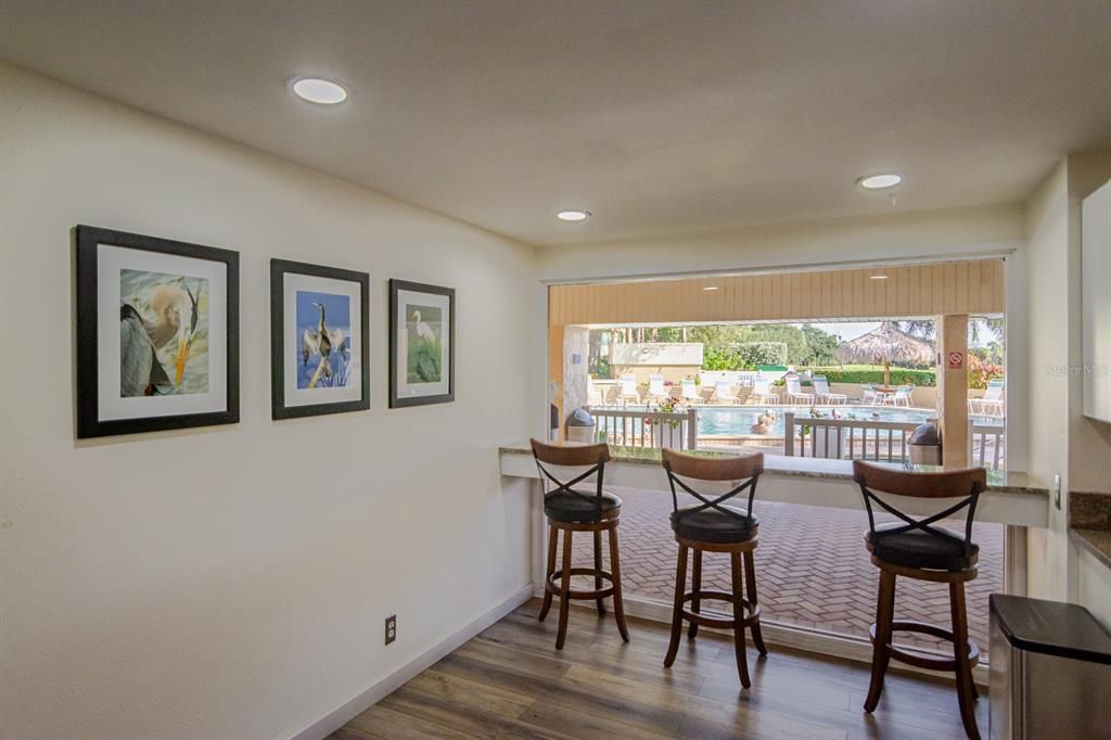 待售: $135,000 (2 贝兹, 2 浴室, 1050 平方英尺)