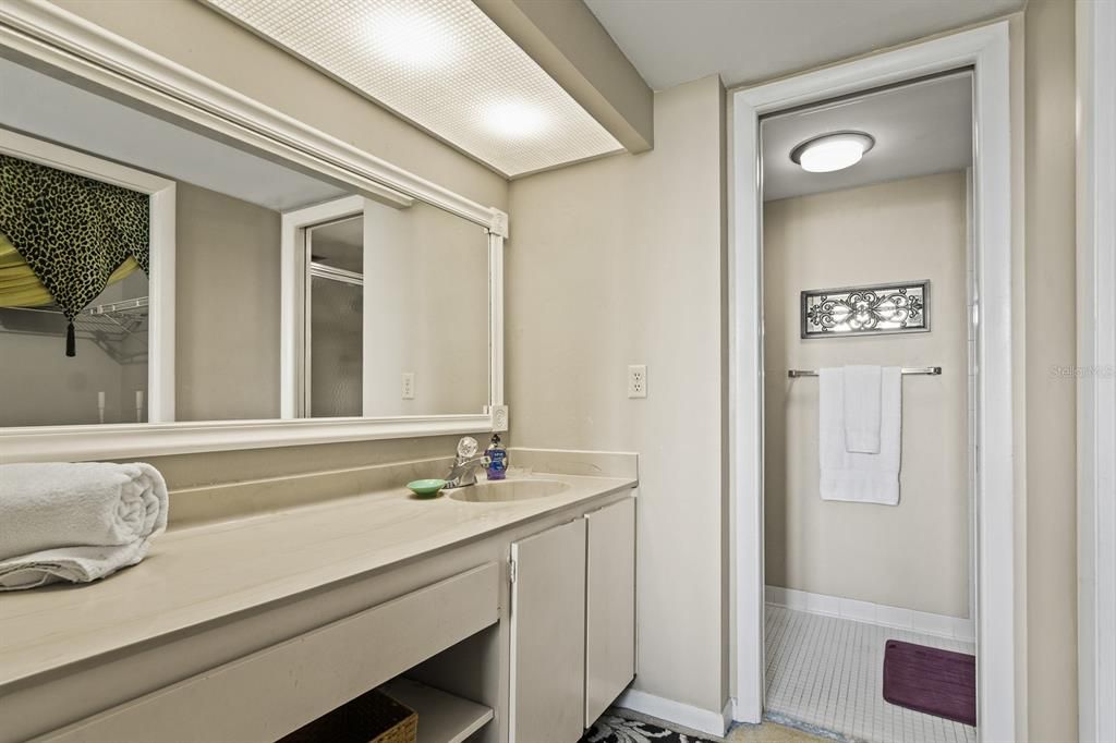 待售: $135,000 (2 贝兹, 2 浴室, 1050 平方英尺)