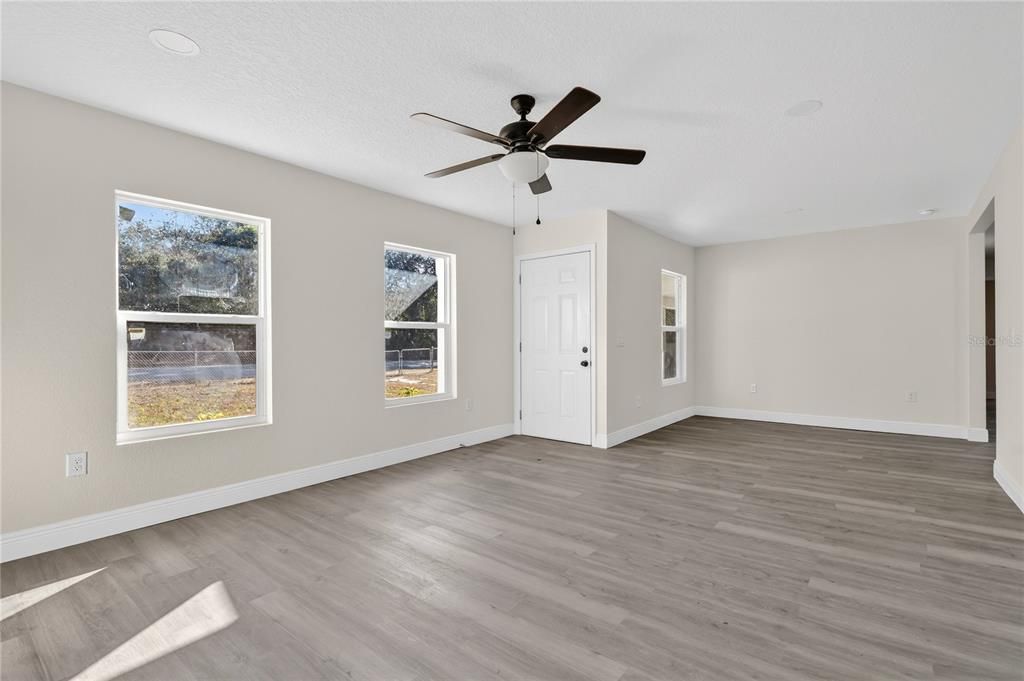 待售: $299,000 (5 贝兹, 2 浴室, 1776 平方英尺)