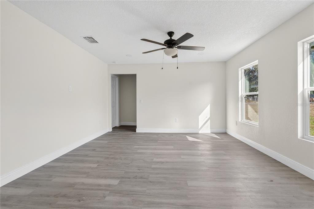 待售: $299,000 (5 贝兹, 2 浴室, 1776 平方英尺)