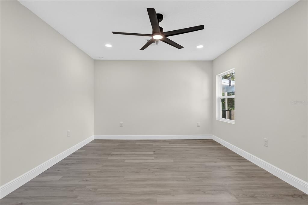 待售: $299,000 (5 贝兹, 2 浴室, 1776 平方英尺)