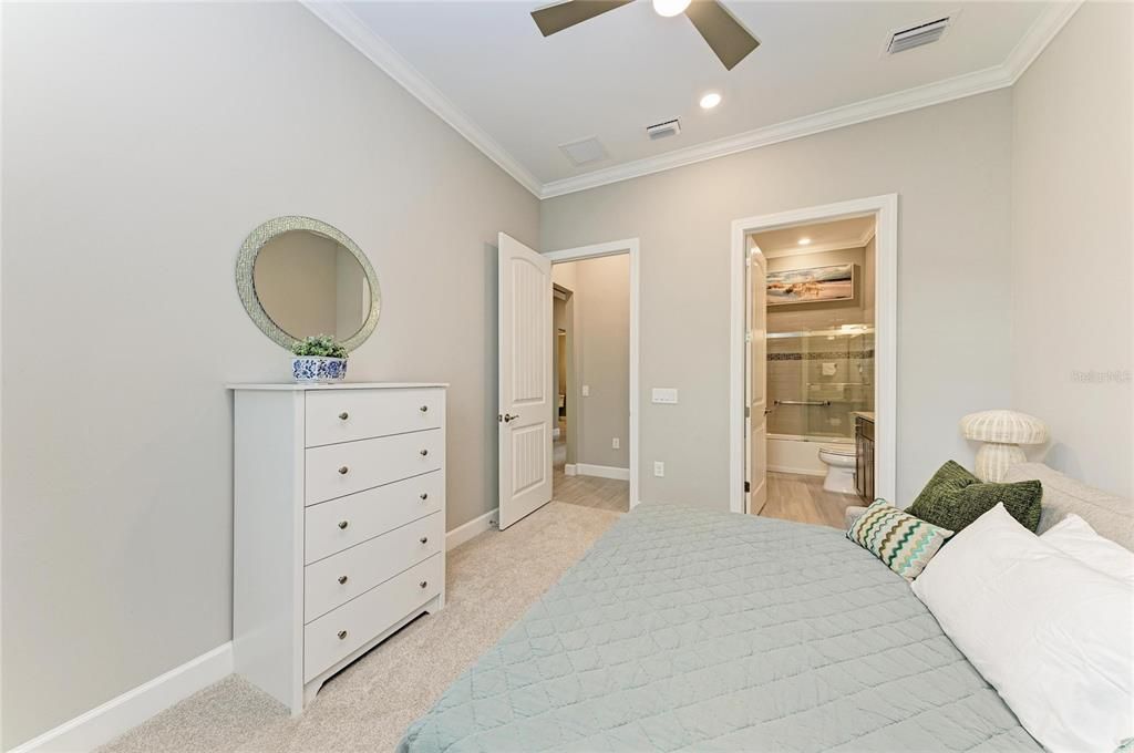 En Venta: $679,900 (2 camas, 2 baños, 2114 Pies cuadrados)