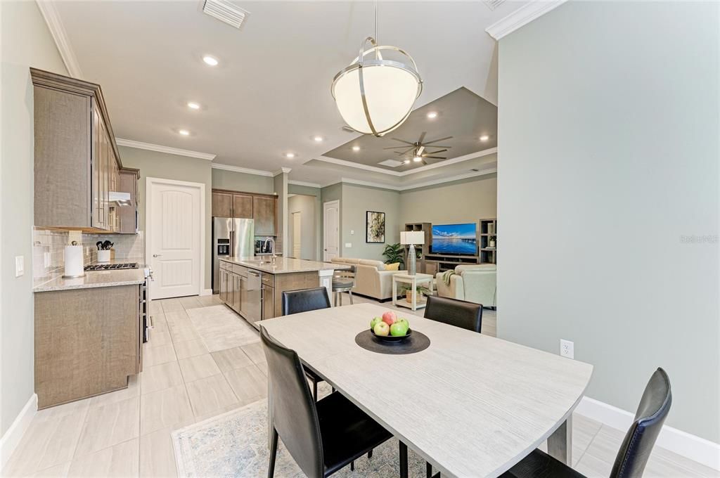 En Venta: $679,900 (2 camas, 2 baños, 2114 Pies cuadrados)