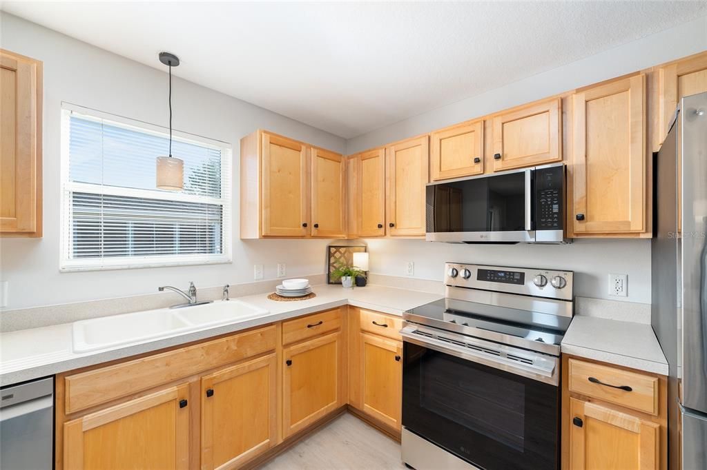 For Sale: $339,900 (3 beds, 2 baths, 1392 Square Feet)