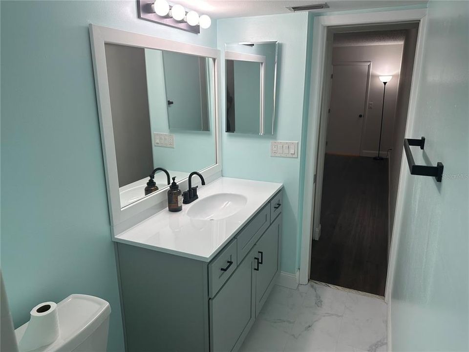 В аренду: $1,800 (2 спален, 2 ванн, 1054 Квадратных фут)